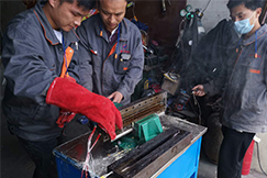 熔噴布模頭堵孔怎么辦？熔噴模具干冰清洗機為您解決難題
